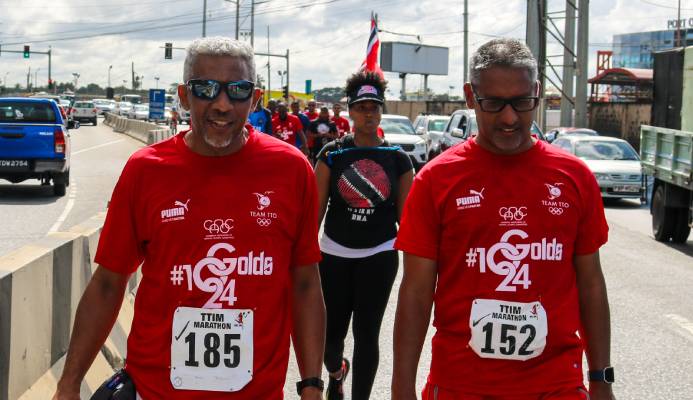 A 100-strong fundraising group walked in #10Golds24 t-shirts ©TTOC A 100-strong fundraising group walked in #10Golds24 t-shirts ©TTOC