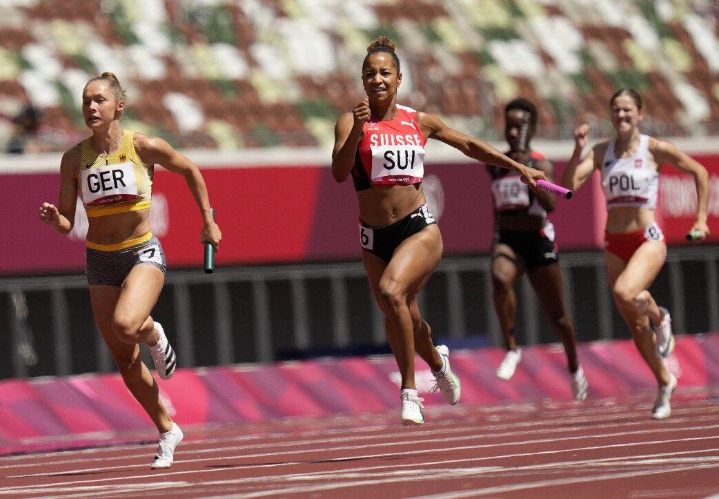 GINA LEADS: Gina Luckenkemper, of Germany, left, leads Salome Kora, of Switzerland, in a semi-final of the women’s 4X100-metre relay at the 2020 Summer Olympics, yesterday, in Tokyo, Japan. —Photo: AP GINA LEADS: Gina Luckenkemper, of Germany, left, leads Salome Kora, of Switzerland, in a semi-final of the women’s 4X100-metre relay at the 2020 Summer Olympics, yesterday, in Tokyo, Japan. —Photo: AP