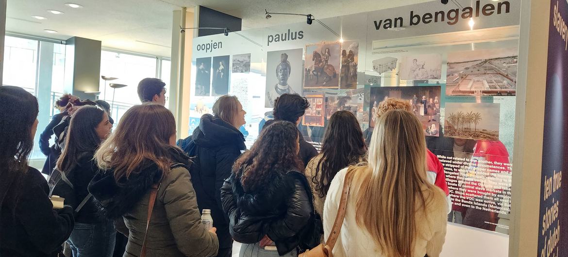 UN News/Eileen Travers A group of students from Mexico visits the Ten True Stories exhibition at UN headquarters. (Image obtained at news.un.org) UN News/Eileen Travers A group of students from Mexico visits the Ten True Stories exhibition at UN headquarters. (Image obtained at news.un.org)